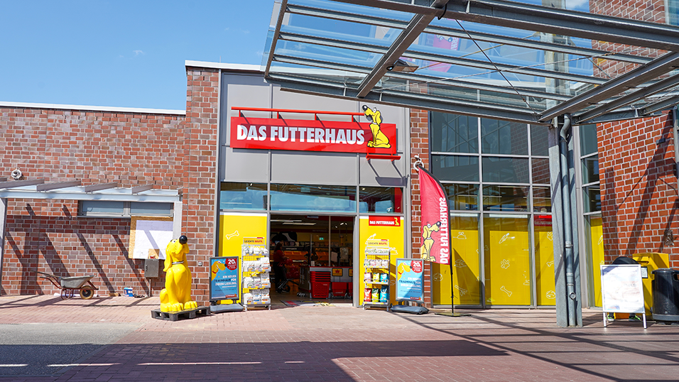 DAS-FUTTERHAUS-Heide-Eingang