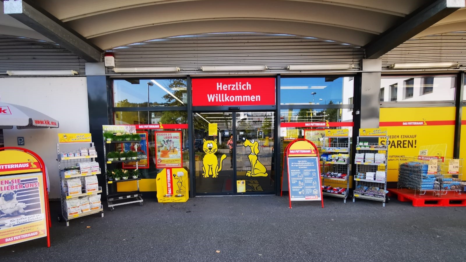 DAS-FUTTERHAUS-Kelheim-Eingang
