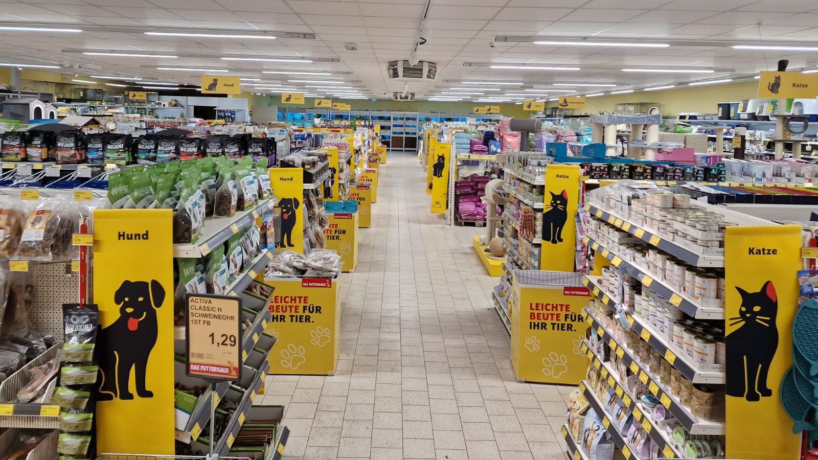 DAS-FUTTERHAUS-Rostock-Groeƒ-Klein-Sortiment1